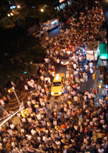 Crowd_in_street