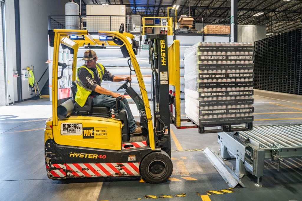 What Are the Pros and Cons of Palletizing?